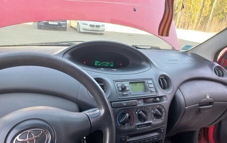 Toyota Yaris I рестайлинг, 2003 год, 300 000 рублей, 13 фотография