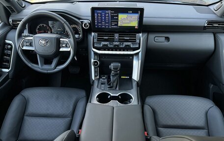 Toyota Land Cruiser, 2024 год, 13 490 000 рублей, 11 фотография