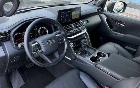 Toyota Land Cruiser, 2024 год, 13 490 000 рублей, 8 фотография