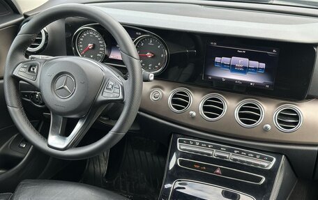 Mercedes-Benz E-Класс, 2017 год, 2 650 000 рублей, 19 фотография