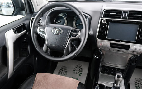 Toyota Land Cruiser Prado 150 рестайлинг 2, 2018 год, 6 099 000 рублей, 9 фотография