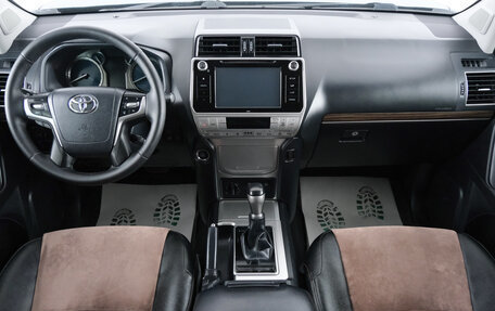 Toyota Land Cruiser Prado 150 рестайлинг 2, 2018 год, 6 099 000 рублей, 10 фотография