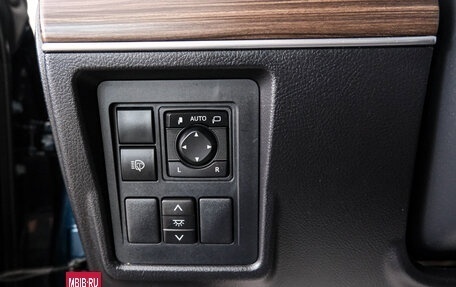 Toyota Land Cruiser Prado 150 рестайлинг 2, 2018 год, 6 099 000 рублей, 25 фотография