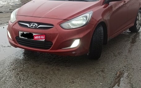 Hyundai Solaris II рестайлинг, 2012 год, 800 000 рублей, 1 фотография