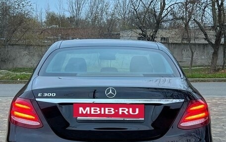 Mercedes-Benz E-Класс, 2017 год, 2 950 000 рублей, 4 фотография