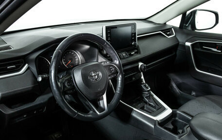 Toyota RAV4, 2020 год, 2 650 000 рублей, 11 фотография