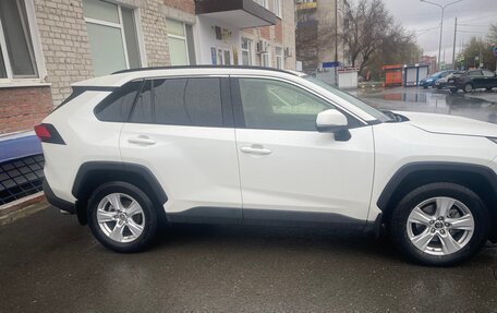 Toyota RAV4, 2019 год, 3 660 000 рублей, 3 фотография