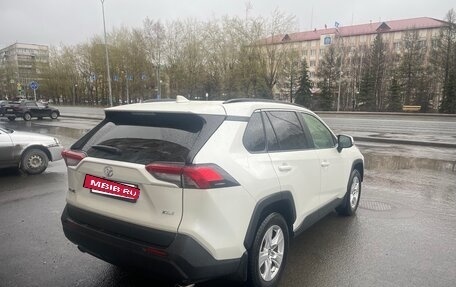 Toyota RAV4, 2019 год, 3 660 000 рублей, 4 фотография