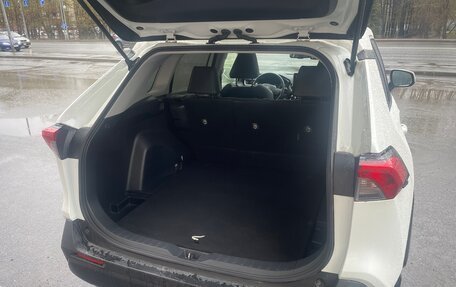 Toyota RAV4, 2019 год, 3 660 000 рублей, 7 фотография