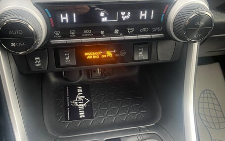 Toyota RAV4, 2019 год, 3 660 000 рублей, 14 фотография