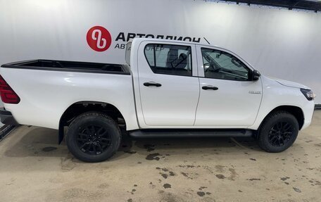 Toyota Hilux VIII, 2022 год, 5 150 000 рублей, 6 фотография
