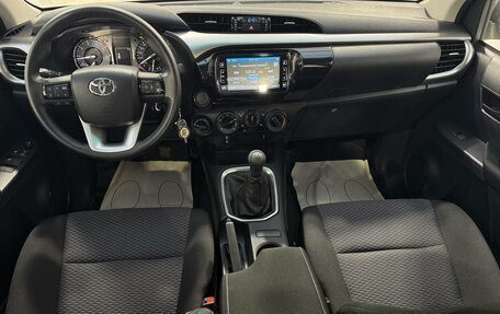 Toyota Hilux VIII, 2022 год, 5 150 000 рублей, 12 фотография