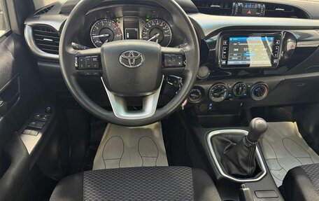 Toyota Hilux VIII, 2022 год, 5 150 000 рублей, 13 фотография