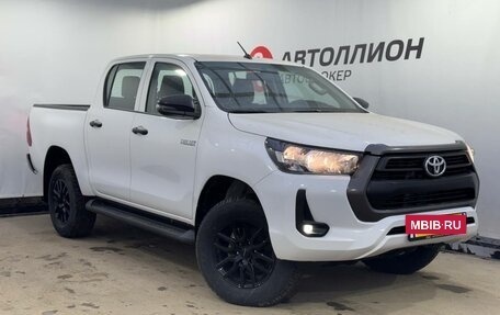 Toyota Hilux VIII, 2022 год, 5 150 000 рублей, 7 фотография