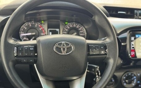 Toyota Hilux VIII, 2022 год, 5 150 000 рублей, 14 фотография