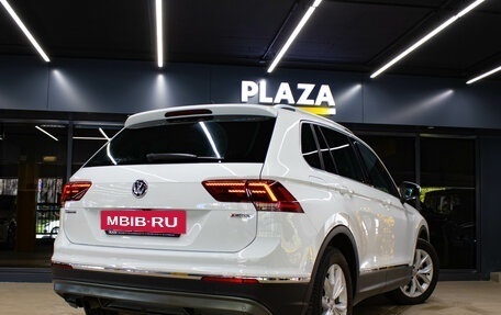 Volkswagen Tiguan II, 2018 год, 1 739 000 рублей, 6 фотография