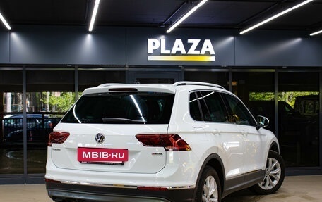 Volkswagen Tiguan II, 2018 год, 1 739 000 рублей, 4 фотография
