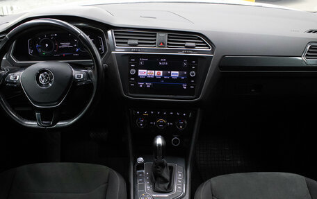 Volkswagen Tiguan II, 2018 год, 1 739 000 рублей, 12 фотография
