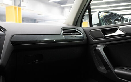 Volkswagen Tiguan II, 2018 год, 1 739 000 рублей, 11 фотография