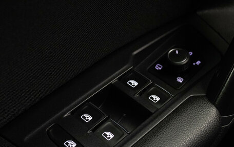 Volkswagen Tiguan II, 2018 год, 1 739 000 рублей, 17 фотография