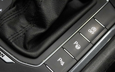 Volkswagen Tiguan II, 2018 год, 1 739 000 рублей, 28 фотография