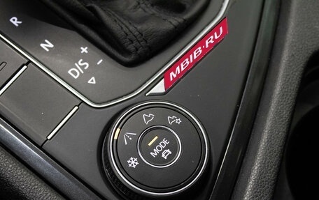 Volkswagen Tiguan II, 2018 год, 1 739 000 рублей, 27 фотография