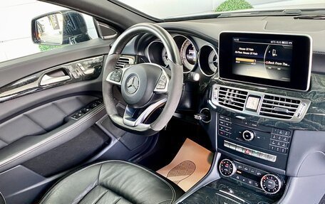 Mercedes-Benz CLS, 2017 год, 3 990 000 рублей, 20 фотография