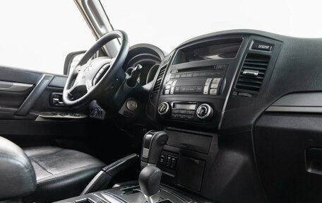 Mitsubishi Pajero IV, 2011 год, 1 958 000 рублей, 30 фотография