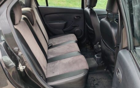Renault Logan II, 2018 год, 850 000 рублей, 6 фотография