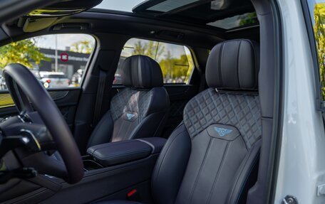 Bentley Bentayga I, 2021 год, 24 000 000 рублей, 5 фотография