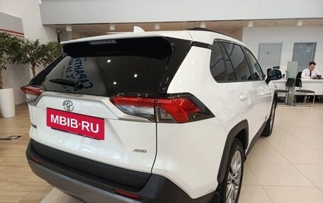 Toyota RAV4, 2021 год, 3 600 000 рублей, 9 фотография