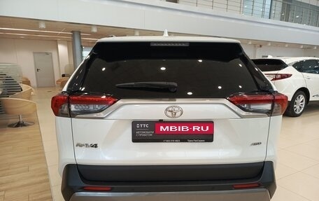 Toyota RAV4, 2021 год, 3 600 000 рублей, 10 фотография