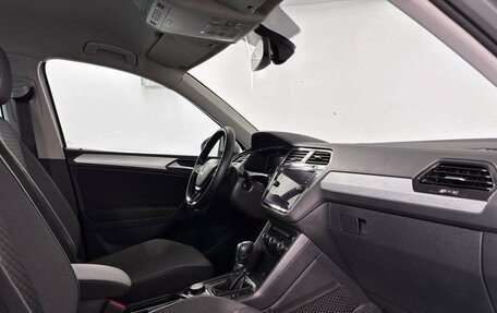 Volkswagen Tiguan II, 2017 год, 2 300 000 рублей, 13 фотография