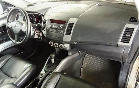 Mitsubishi Outlander III рестайлинг 3, 2008 год, 700 000 рублей, 11 фотография