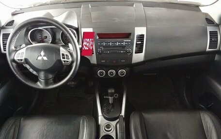 Mitsubishi Outlander III рестайлинг 3, 2008 год, 700 000 рублей, 9 фотография