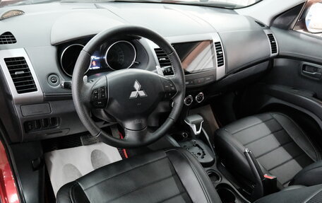 Mitsubishi Outlander III рестайлинг 3, 2010 год, 1 349 000 рублей, 10 фотография