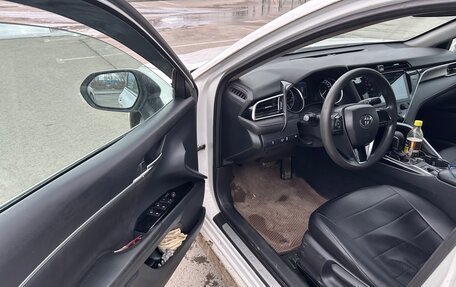 Toyota Camry, 2019 год, 2 600 000 рублей, 11 фотография