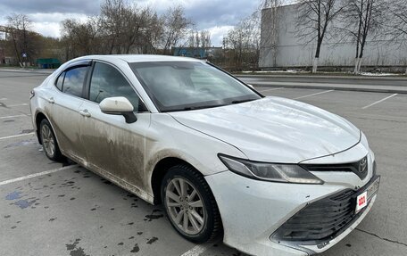 Toyota Camry, 2019 год, 2 600 000 рублей, 10 фотография