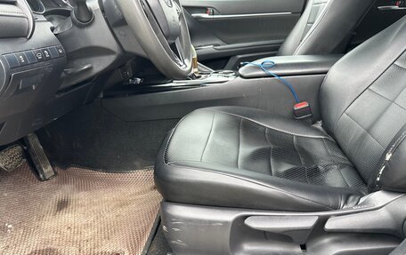 Toyota Camry, 2019 год, 2 600 000 рублей, 13 фотография