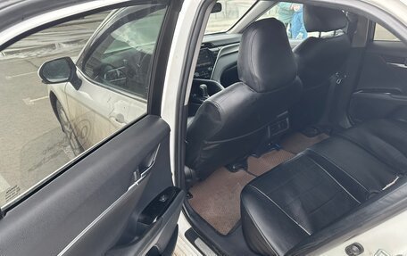 Toyota Camry, 2019 год, 2 600 000 рублей, 19 фотография
