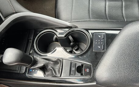 Toyota Camry, 2019 год, 2 600 000 рублей, 18 фотография
