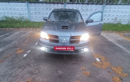 Mitsubishi Outlander III рестайлинг 3, 2005 год, 750 000 рублей, 1 фотография