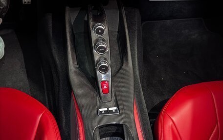 Ferrari 812, 2020 год, 40 000 000 рублей, 15 фотография