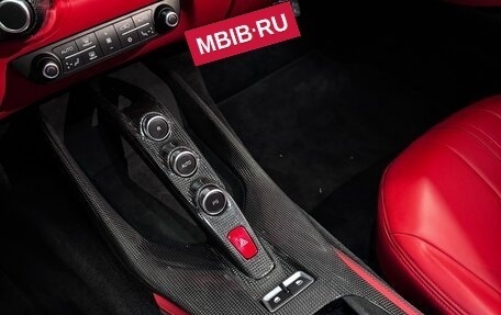 Ferrari 812, 2020 год, 40 000 000 рублей, 12 фотография