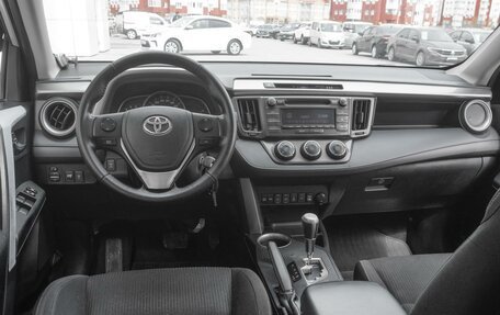 Toyota RAV4, 2015 год, 1 899 000 рублей, 6 фотография