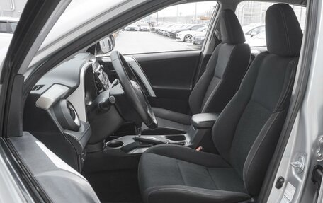 Toyota RAV4, 2015 год, 1 899 000 рублей, 10 фотография