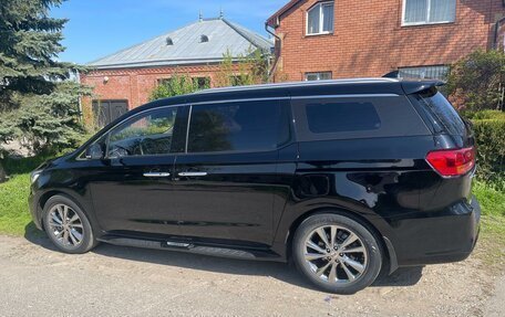 KIA Carnival III, 2019 год, 2 800 000 рублей, 3 фотография