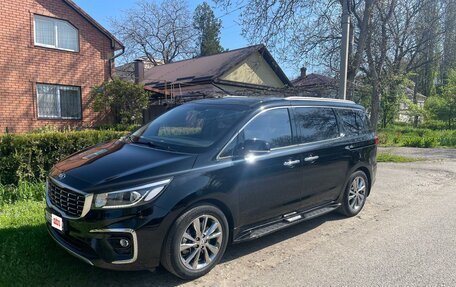KIA Carnival III, 2019 год, 2 800 000 рублей, 2 фотография
