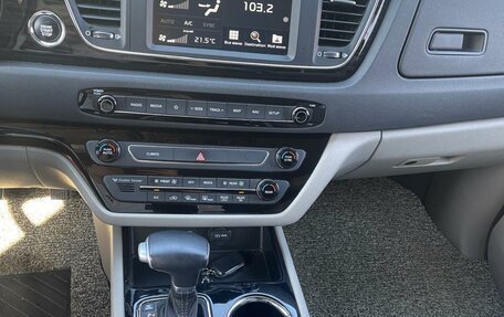 KIA Carnival III, 2019 год, 2 800 000 рублей, 8 фотография