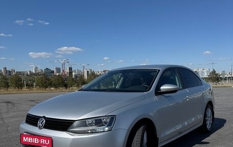 Volkswagen Jetta VI, 2011 год, 1 030 000 рублей, 3 фотография